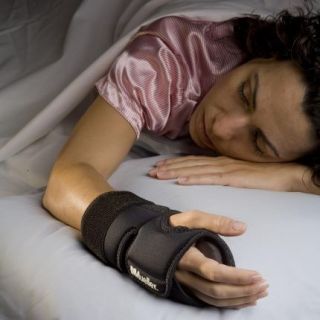 Mueller Adjustable Night Wrist Brace